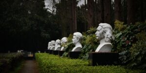 Jennifer Lawrence and the Jenners: Navigating Celebrity Criticism with Grace